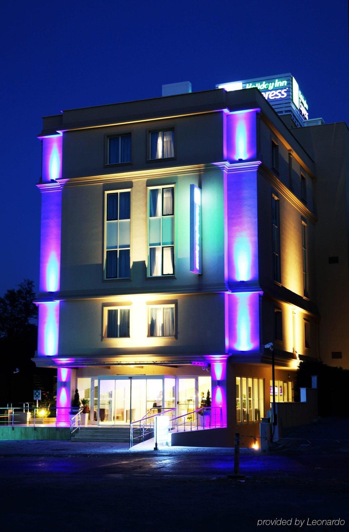 Holiday Inn Express Istanbul-Altunizade By Ihg Extérieur photo