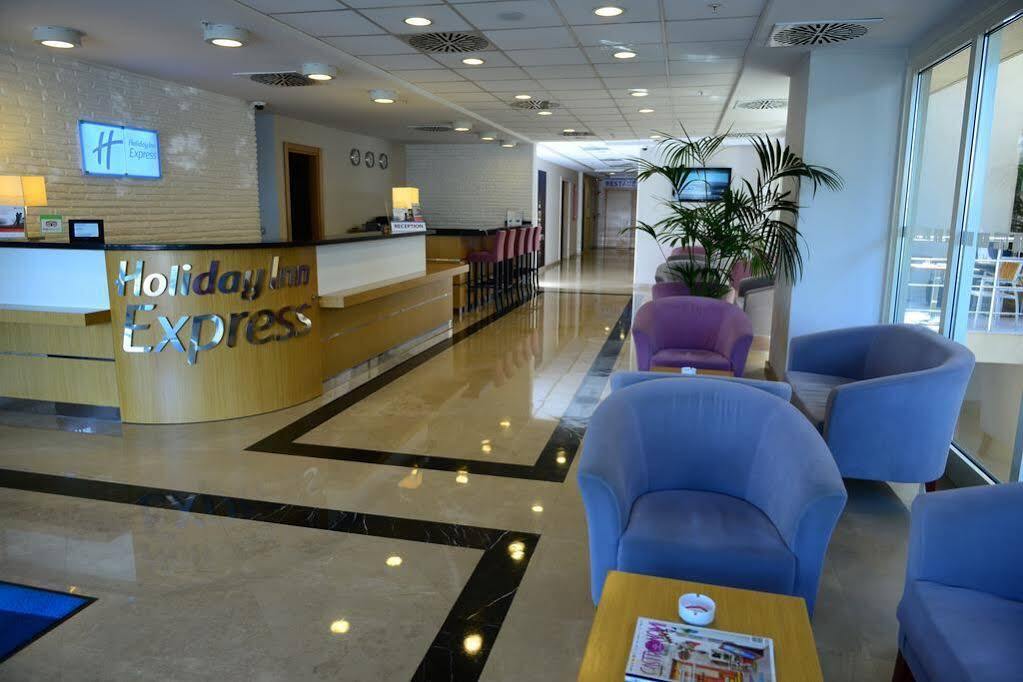Holiday Inn Express Istanbul-Altunizade By Ihg Extérieur photo